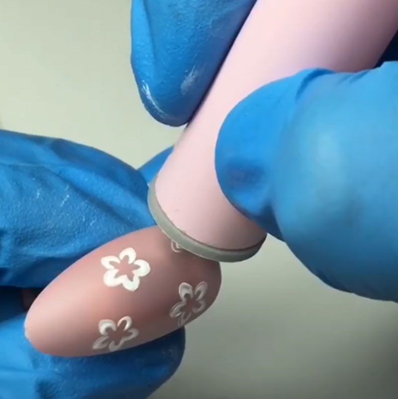 Kynsitaiteen leimakynä