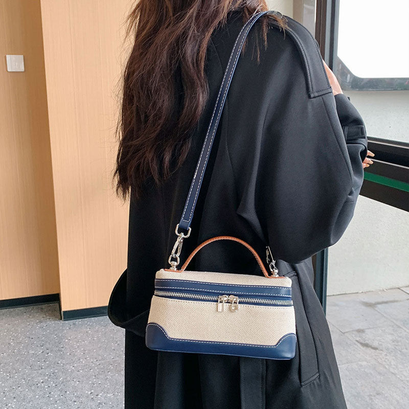 Retro kannettavan tietokoneen pieni neliö tapauksessa Cross Body