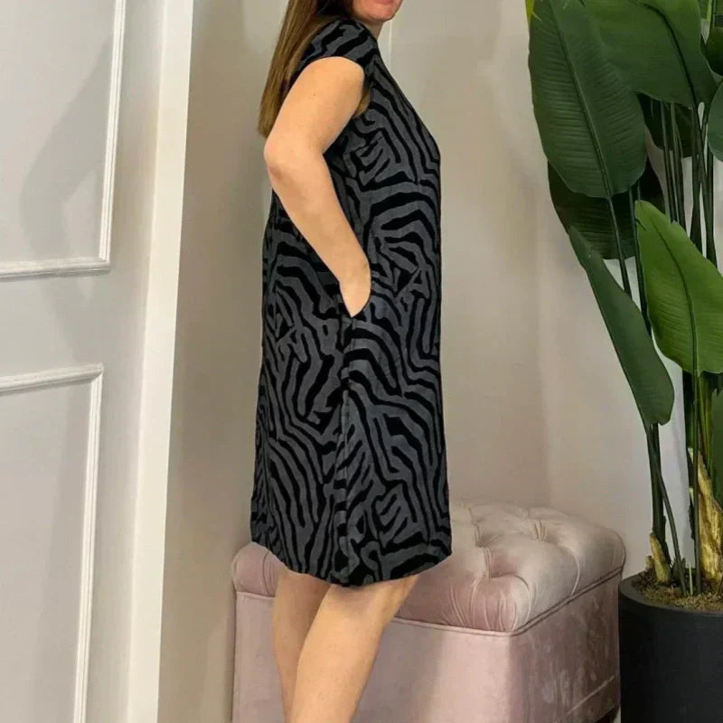 🌸 Kesäinen boheemi kukkamekko, jossa on pyöreä päänti